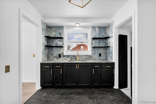 19703 Mansfield Street, Detroit, MI 48235