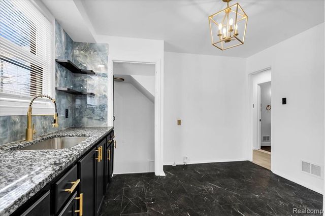 19703 Mansfield Street, Detroit, MI 48235