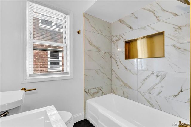 19703 Mansfield Street, Detroit, MI 48235