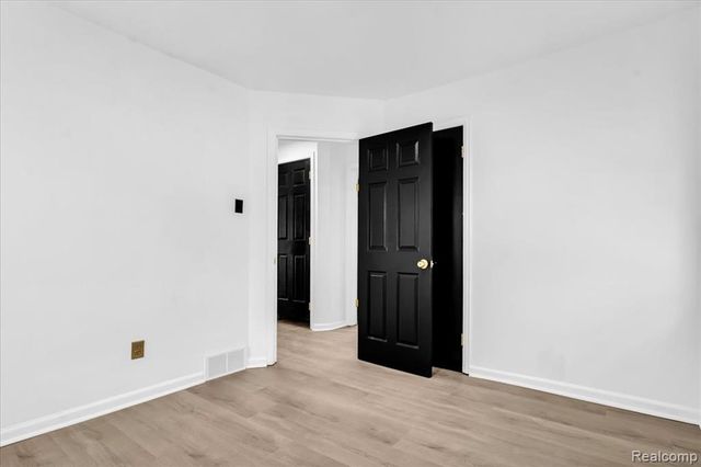 19703 Mansfield Street, Detroit, MI 48235