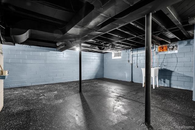 19703 Mansfield Street, Detroit, MI 48235