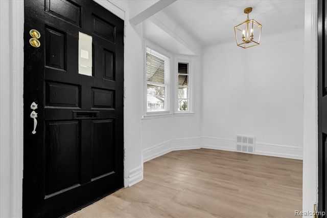 19703 Mansfield Street, Detroit, MI 48235