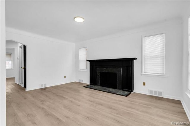 19703 Mansfield Street, Detroit, MI 48235