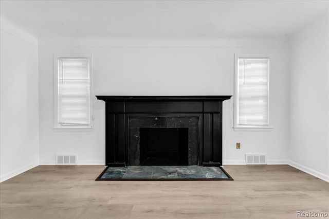 19703 Mansfield Street, Detroit, MI 48235