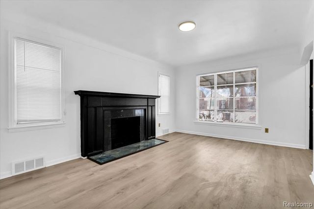 19703 Mansfield Street, Detroit, MI 48235