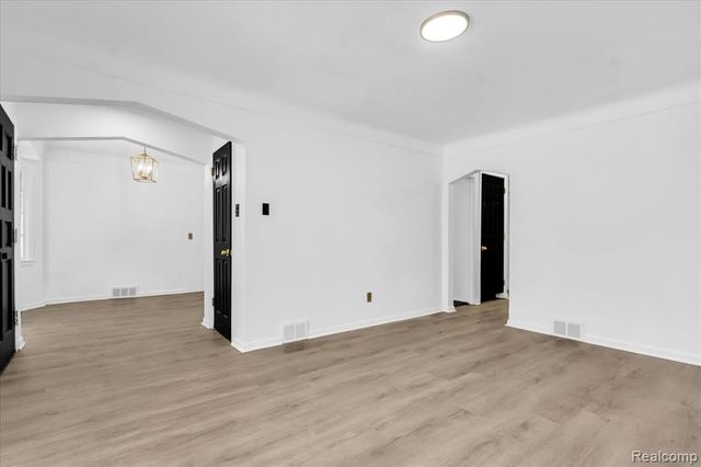 19703 Mansfield Street, Detroit, MI 48235