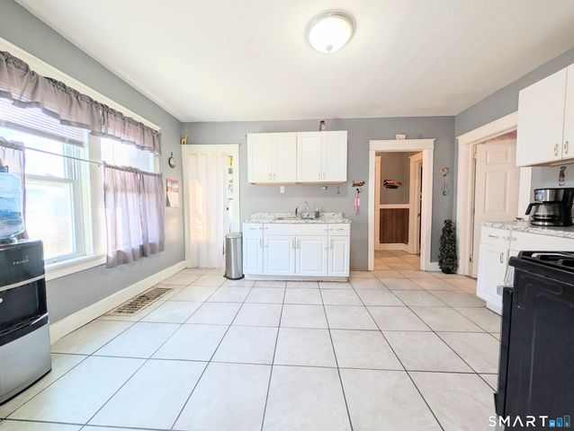 905 Cooke Street, Waterbury, CT 06704