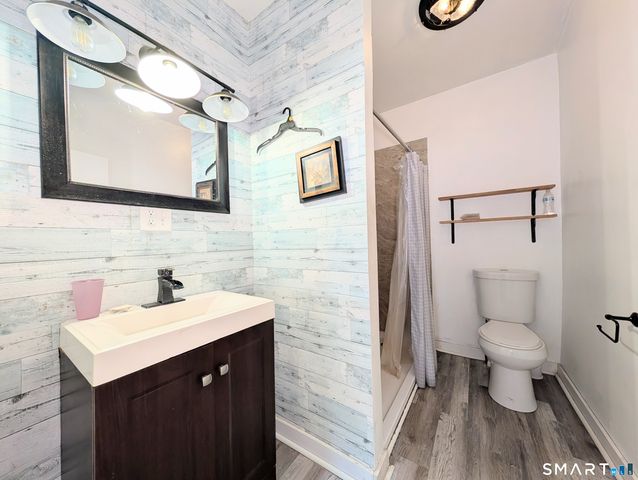 905 Cooke Street, Waterbury, CT 06704