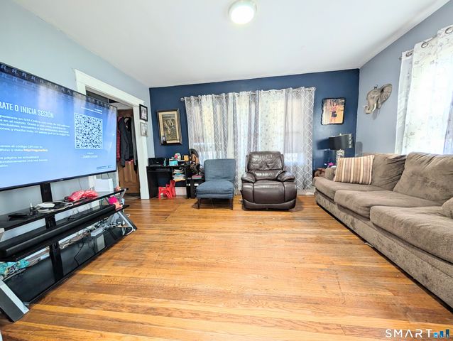 905 Cooke Street, Waterbury, CT 06704