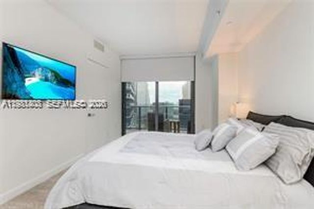 45 SW 9th St 1701, Miami, FL 33130