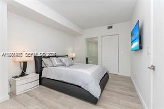 45 SW 9th St 1701, Miami, FL 33130