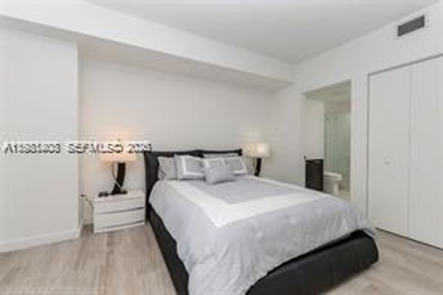 45 SW 9th St 1701, Miami, FL 33130