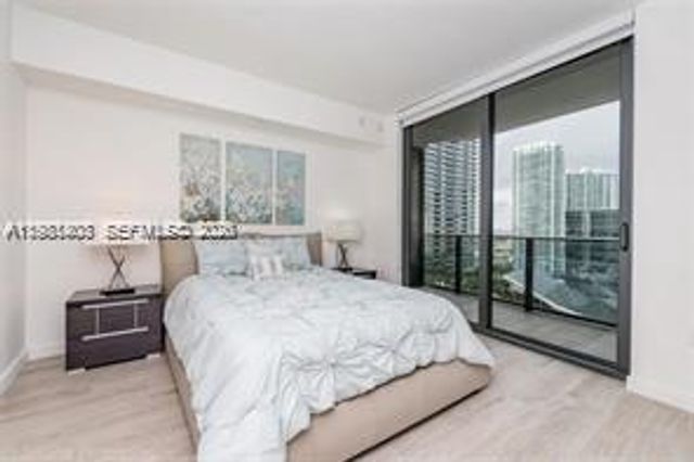 45 SW 9th St 1701, Miami, FL 33130