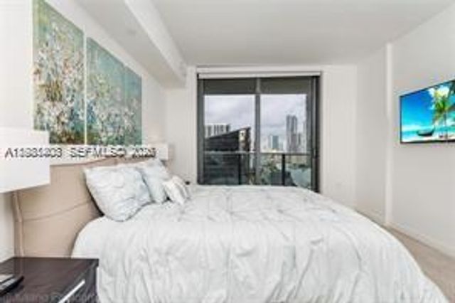 45 SW 9th St 1701, Miami, FL 33130