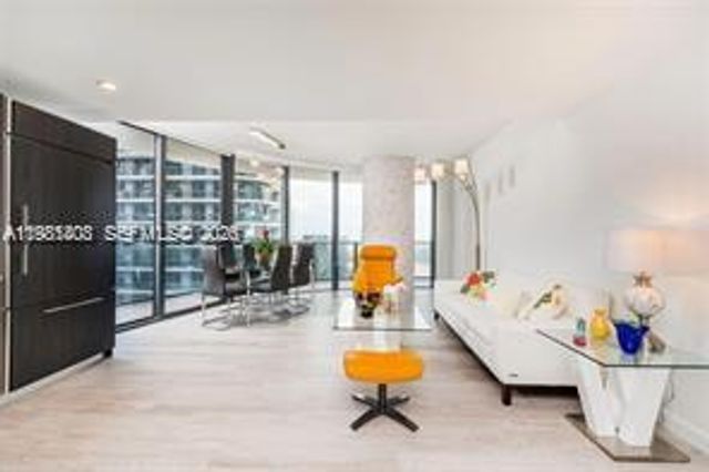 45 SW 9th St 1701, Miami, FL 33130