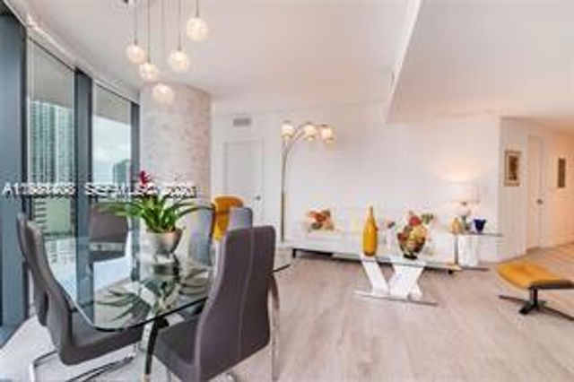 45 SW 9th St 1701, Miami, FL 33130