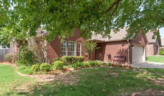 10607 E 115th Street, Bixby, OK 74008