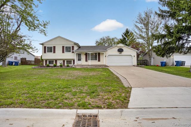 301 Lindenwood Drive, Linden, MI 48451
