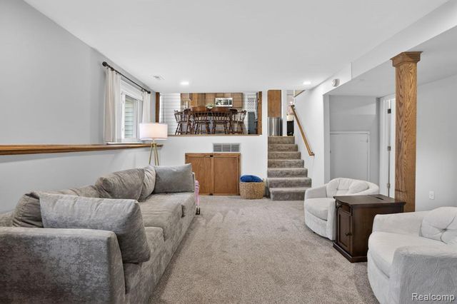 301 Lindenwood Drive, Linden, MI 48451