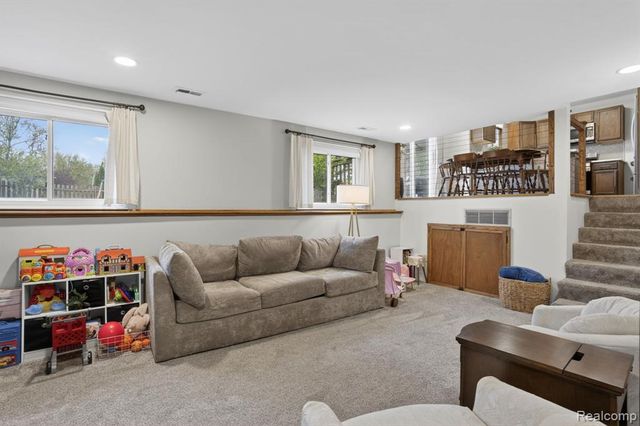 301 Lindenwood Drive, Linden, MI 48451