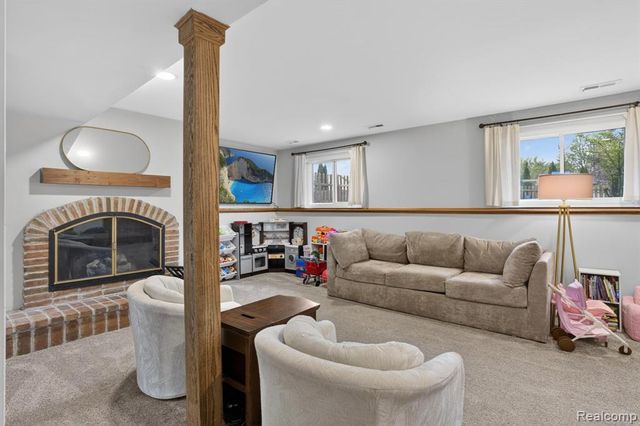 301 Lindenwood Drive, Linden, MI 48451