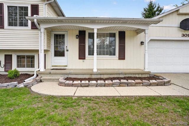 301 Lindenwood Drive, Linden, MI 48451
