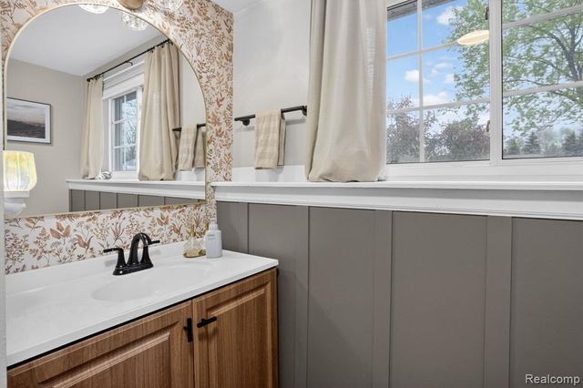 301 Lindenwood Drive, Linden, MI 48451