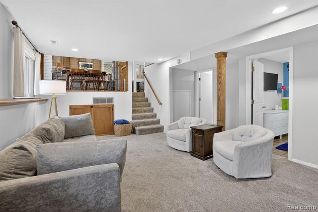 301 Lindenwood Drive, Linden, MI 48451