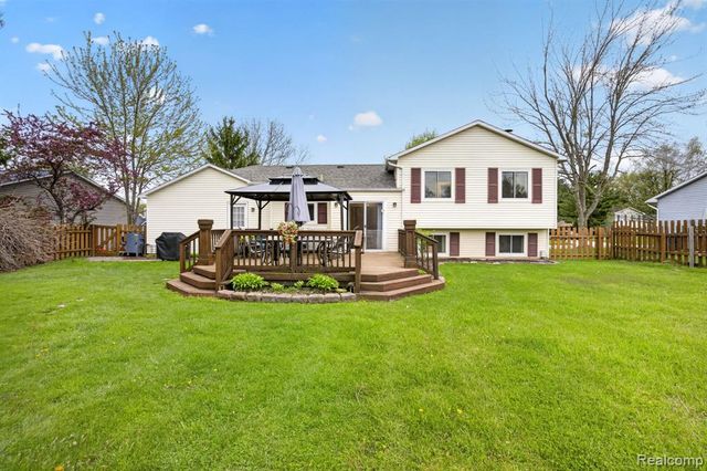 301 Lindenwood Drive, Linden, MI 48451