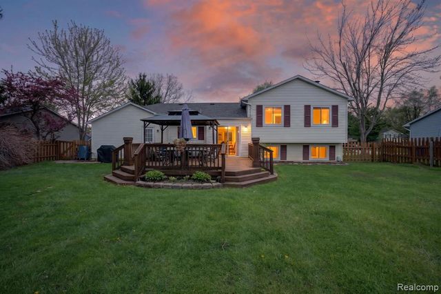 301 Lindenwood Drive, Linden, MI 48451