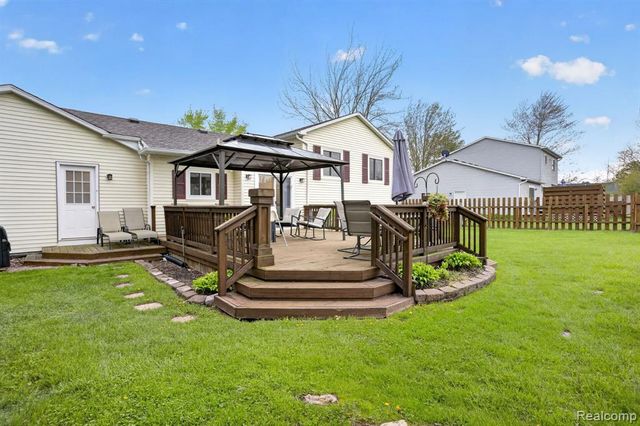 301 Lindenwood Drive, Linden, MI 48451
