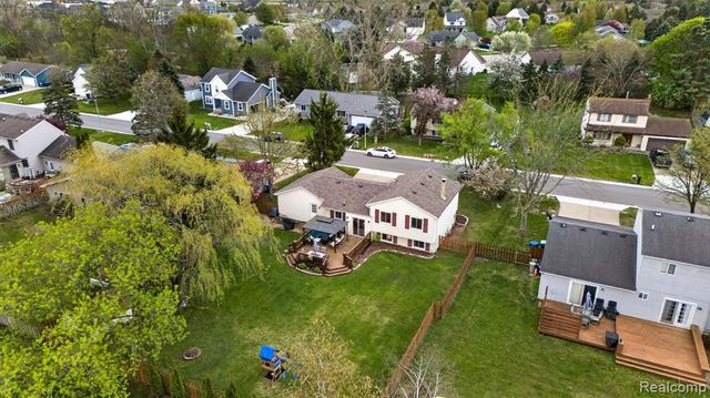 301 Lindenwood Drive, Linden, MI 48451