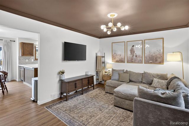 301 Lindenwood Drive, Linden, MI 48451
