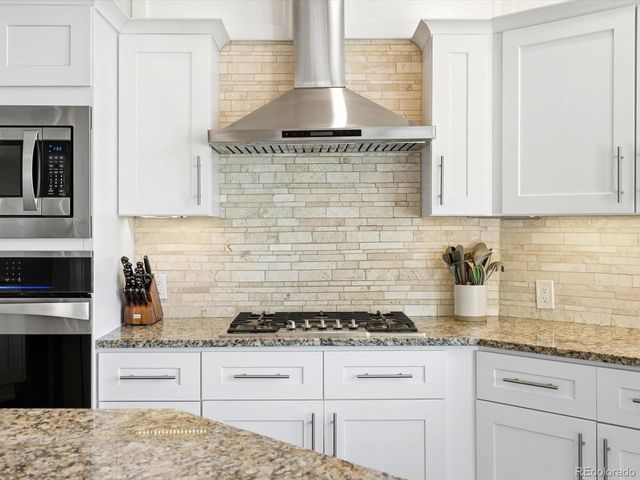 57 E Oak Hills Dr, Castle Rock, CO 80108