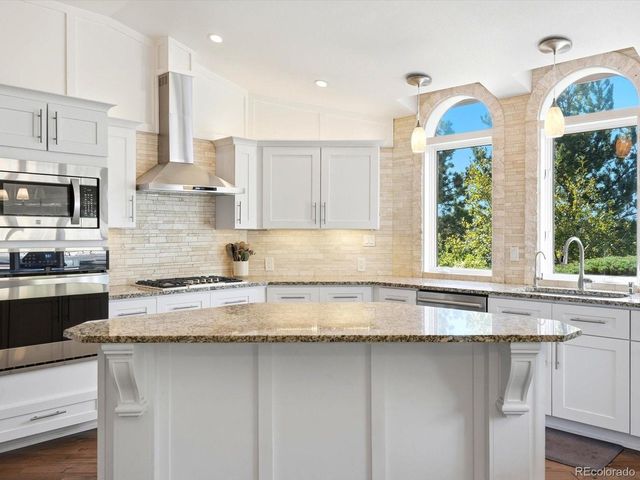 57 E Oak Hills Dr, Castle Rock, CO 80108