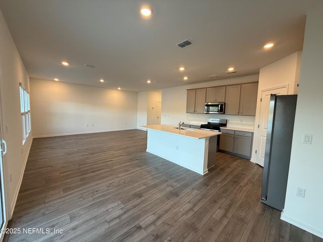 14401 EPPLY Drive, Jacksonville, FL 32218