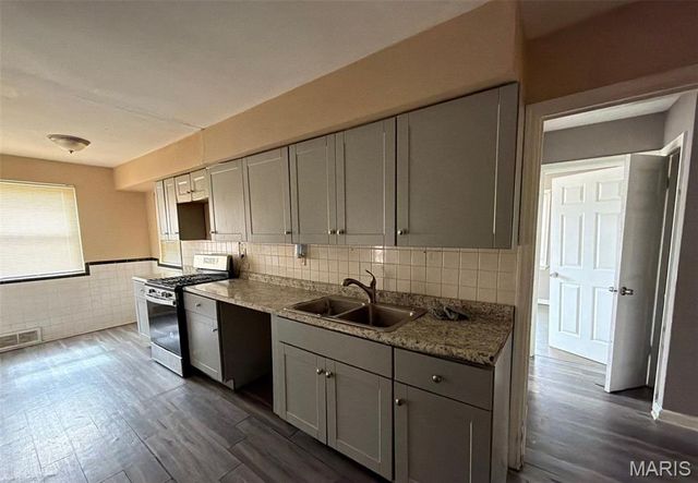 1082 Fontaine Place, St Louis, MO 63137