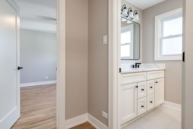 305 E Armitage Avenue, Elmhurst, IL 60126