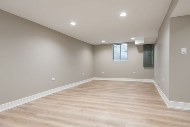 305 E Armitage Avenue, Elmhurst, IL 60126