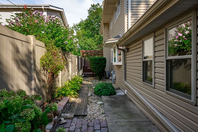 305 E Armitage Avenue, Elmhurst, IL 60126