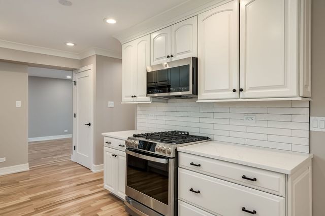 305 E Armitage Avenue, Elmhurst, IL 60126