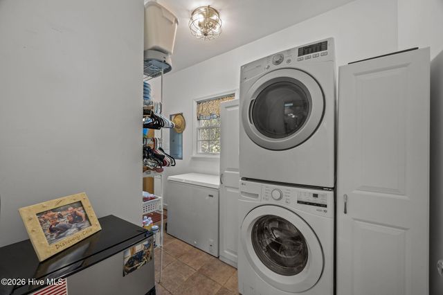 33 Neuse Winds Drive, Oriental, NC 28571