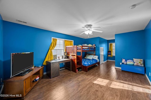 33 Neuse Winds Drive, Oriental, NC 28571