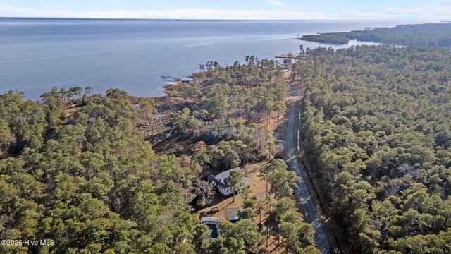 33 Neuse Winds Drive, Oriental, NC 28571