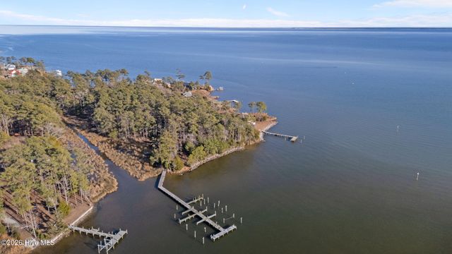 33 Neuse Winds Drive, Oriental, NC 28571