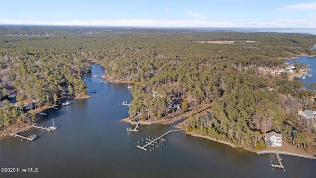 33 Neuse Winds Drive, Oriental, NC 28571