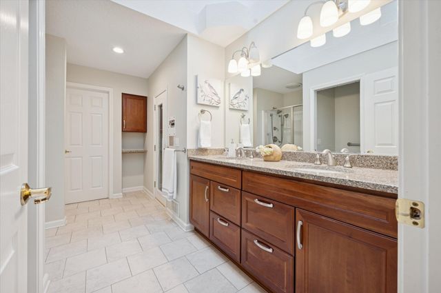 8670 Augusta Lane, Holland, OH 43528