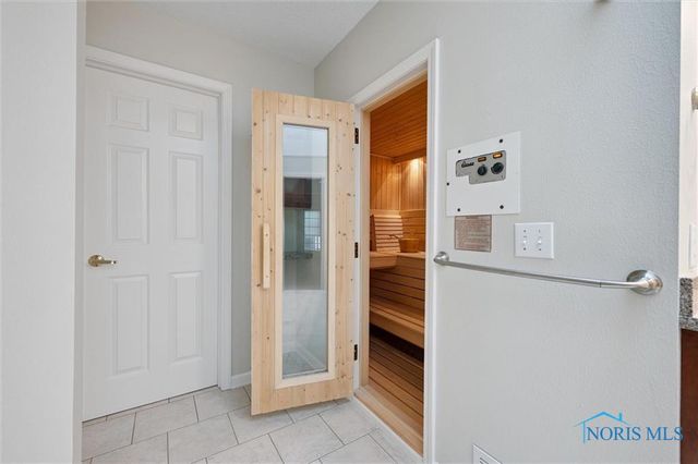 8670 Augusta Lane, Holland, OH 43528