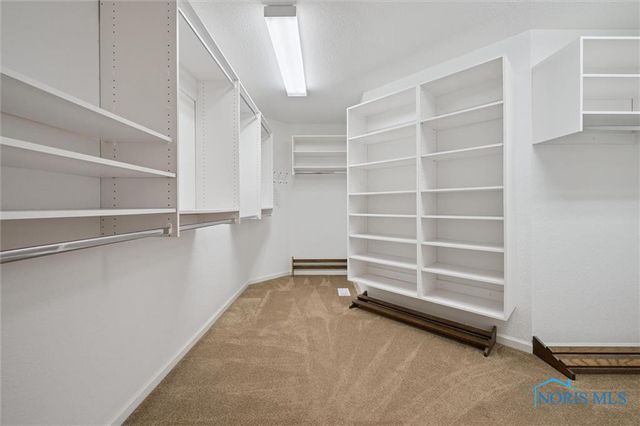 8670 Augusta Lane, Holland, OH 43528