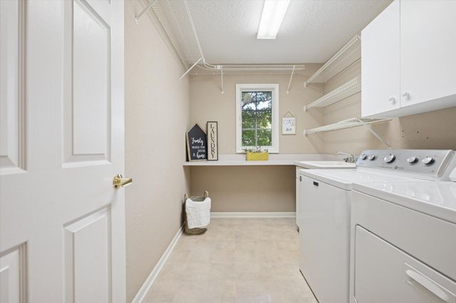 8670 Augusta Lane, Holland, OH 43528